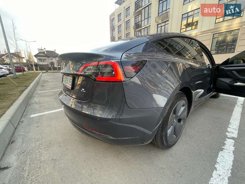 Седан Tesla Model 3 2022 в Киеве