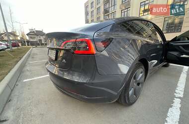 Седан Tesla Model 3 2022 в 