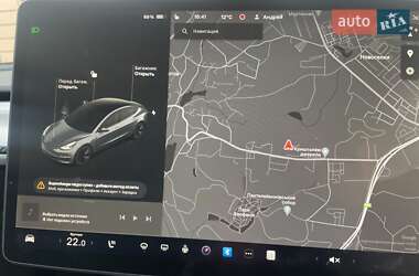 Седан Tesla Model 3 2022 в 