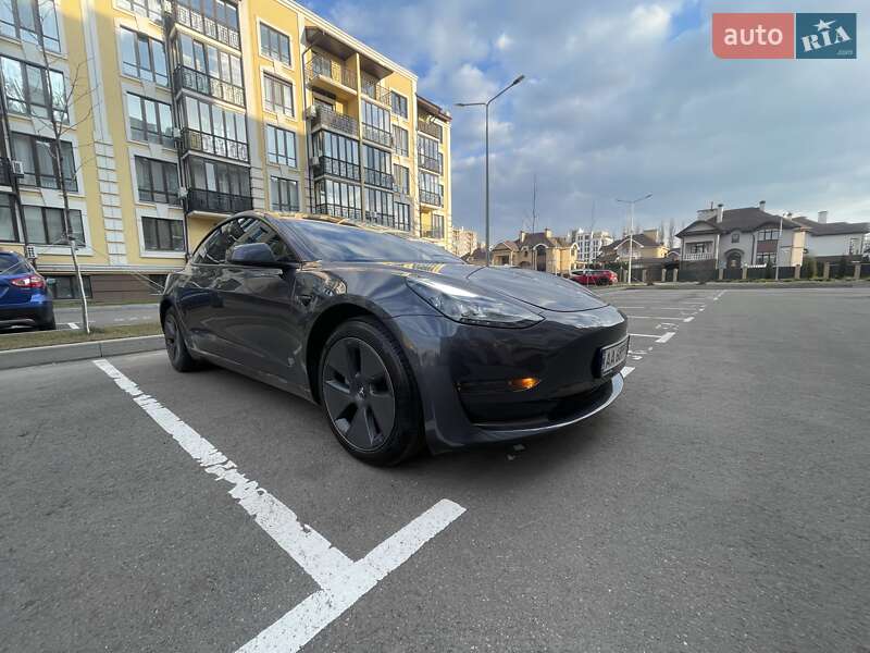 Седан Tesla Model 3 2022 в Киеве