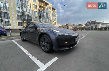 Седан Tesla Model 3 2022 в 