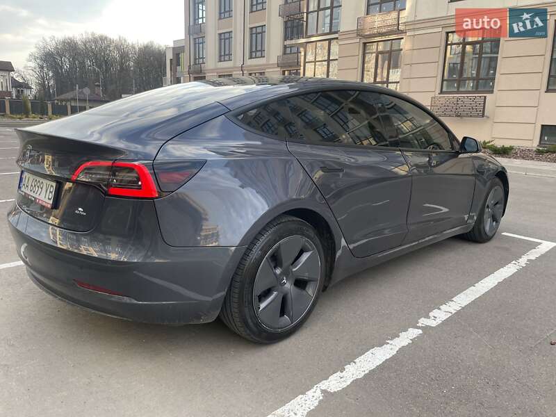 Седан Tesla Model 3 2022 в 