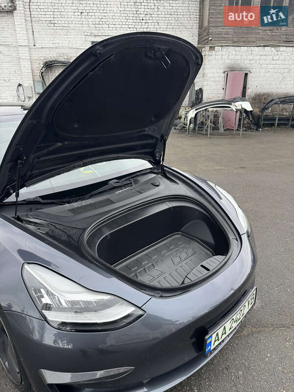 Седан Tesla Model 3 2020 в Києві