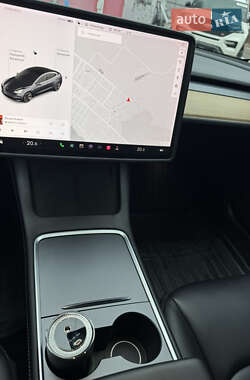 Седан Tesla Model 3 2020 в 