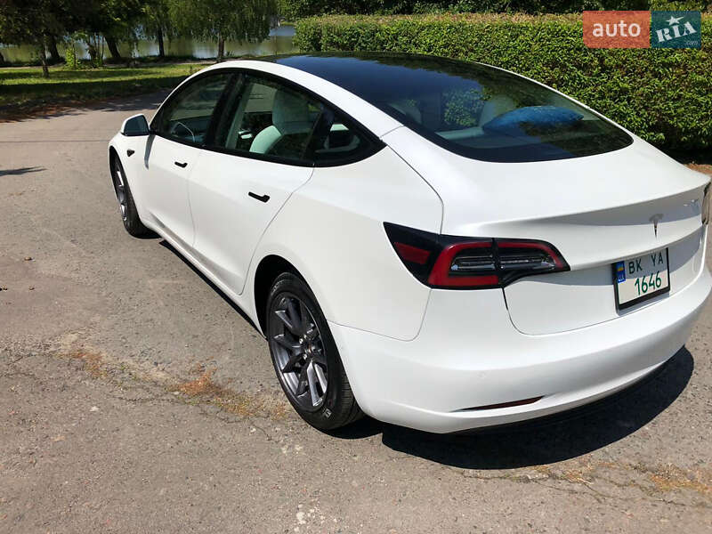 Седан Tesla Model 3 2021 в Рівному