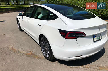 Седан Tesla Model 3 2021 в 