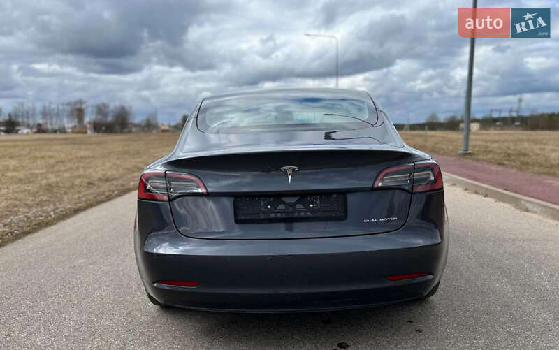 Седан Tesla Model 3 2023 в Тернополі