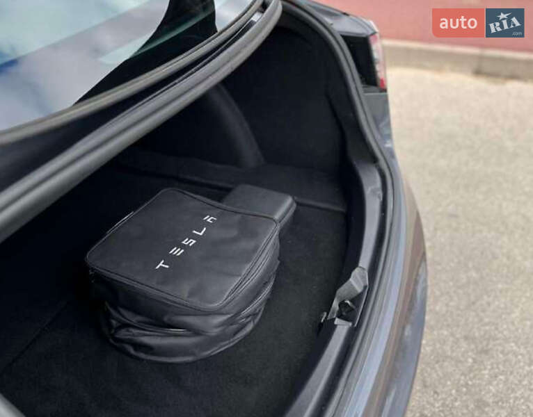 Седан Tesla Model 3 2023 в Тернополі