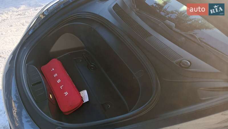 Седан Tesla Model 3 2019 в Києві