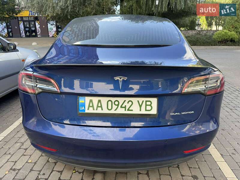 Седан Tesla Model 3 2019 в Киеве