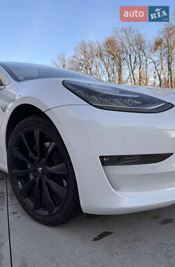 Седан Tesla Model 3 2019 в 