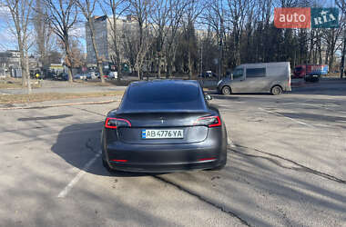 Седан Tesla Model 3 2022 в 