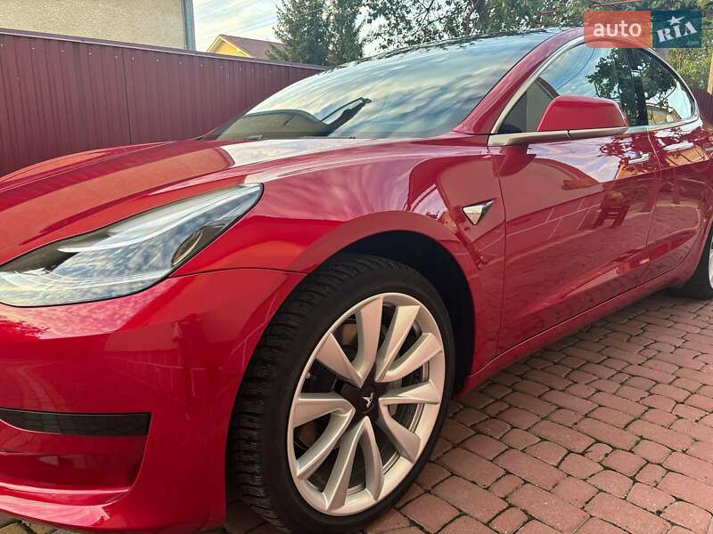 Седан Tesla Model 3 2020 в Коломиї