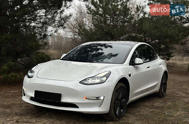 Седан Tesla Model 3 2021 в 