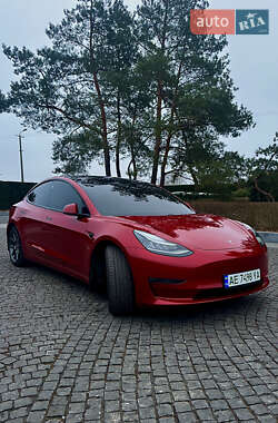 Седан Tesla Model 3 2020 в 
