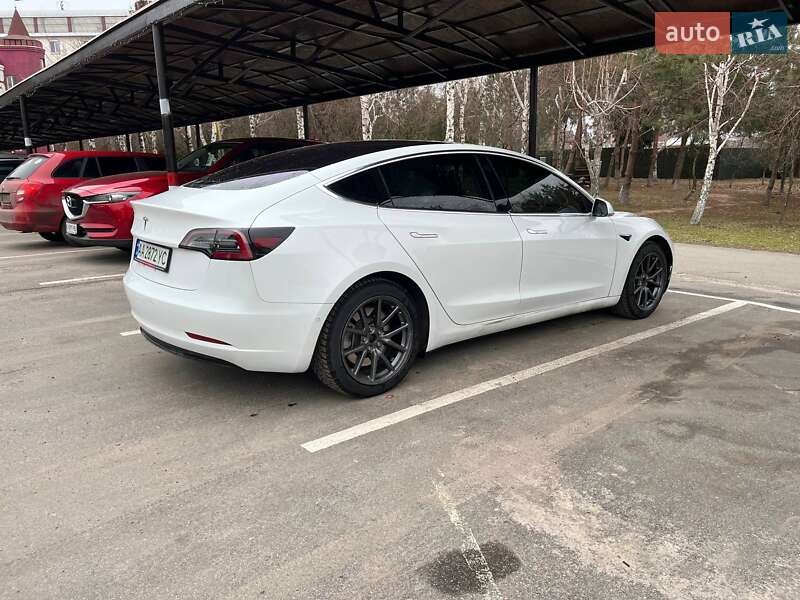 Седан Tesla Model 3 2018 в Киеве