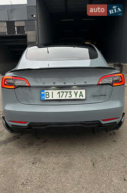 Седан Tesla Model 3 2021 в 