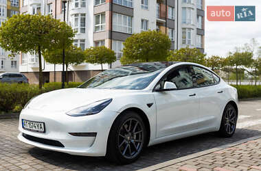 Седан Tesla Model 3 2021 в 
