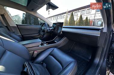 Седан Tesla Model 3 2019 в 