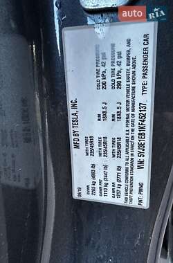 Седан Tesla Model 3 2019 в 