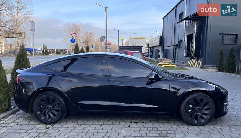 Седан Tesla Model 3 2019 в Івано-Франківську