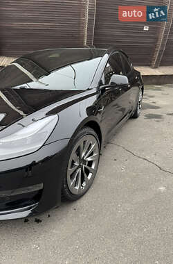 Седан Tesla Model 3 2021 в 