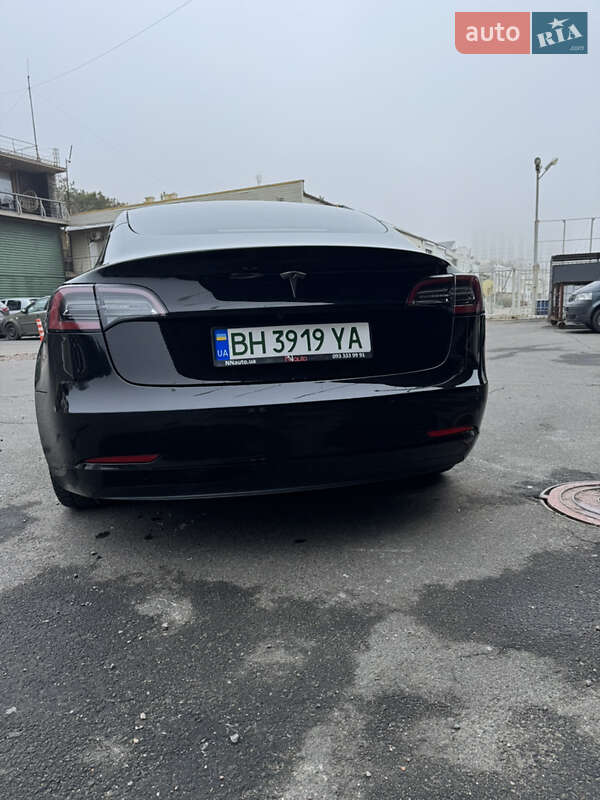 Седан Tesla Model 3 2021 в Одесі