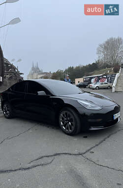 Седан Tesla Model 3 2021 в 