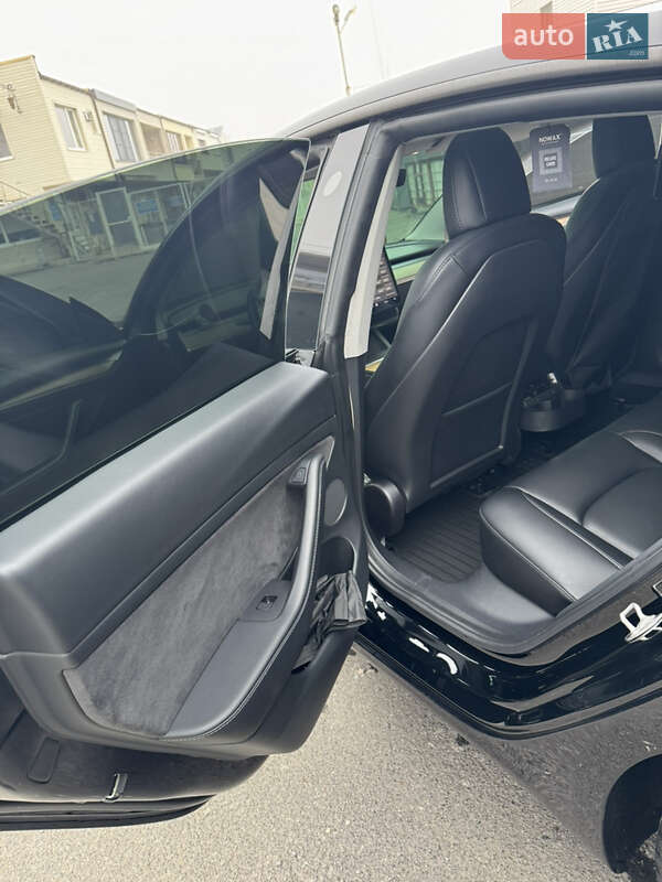Седан Tesla Model 3 2021 в Одесі
