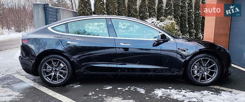 Седан Tesla Model 3 2020 в Рівному