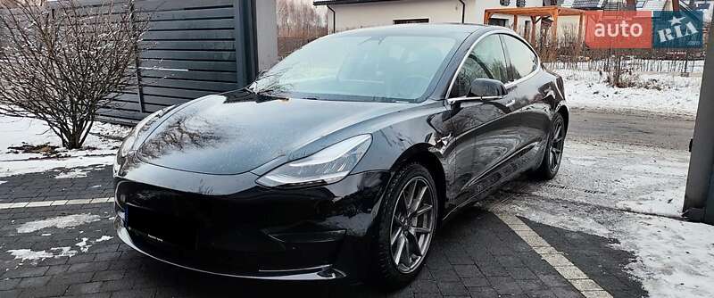 Седан Tesla Model 3 2020 в Рівному