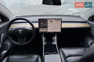 Седан Tesla Model 3 2019 в 