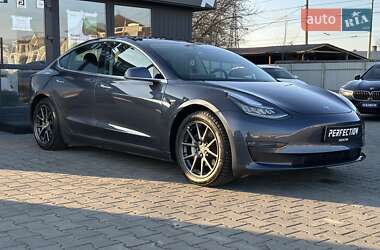 Седан Tesla Model 3 2019 в Чернівцях