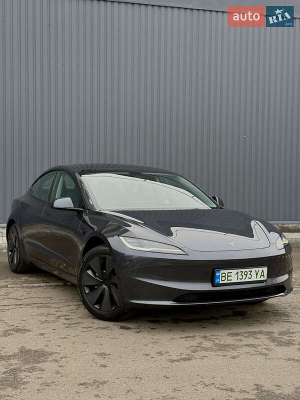 Tesla Model 3 2024