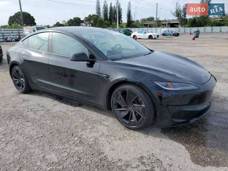 Седан Tesla Model 3 2024 в 