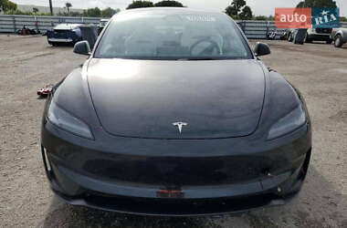 Седан Tesla Model 3 2024 в 