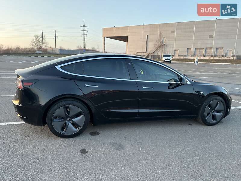 Седан Tesla Model 3 2019 в Рівному