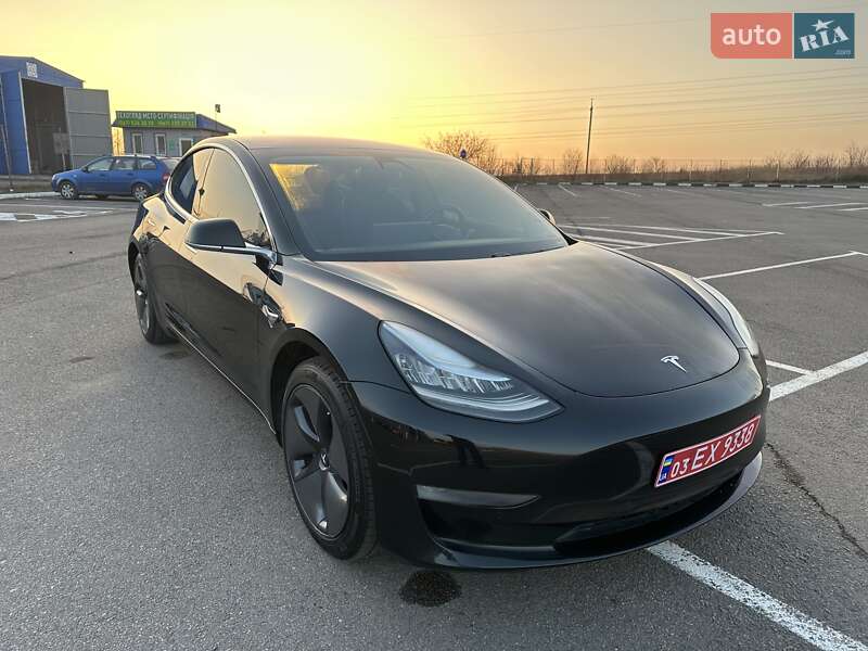 Седан Tesla Model 3 2019 в Рівному