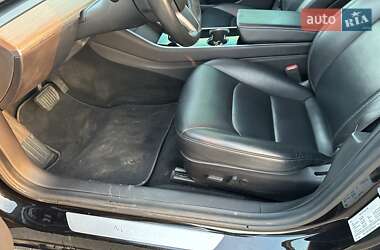 Седан Tesla Model 3 2019 в 