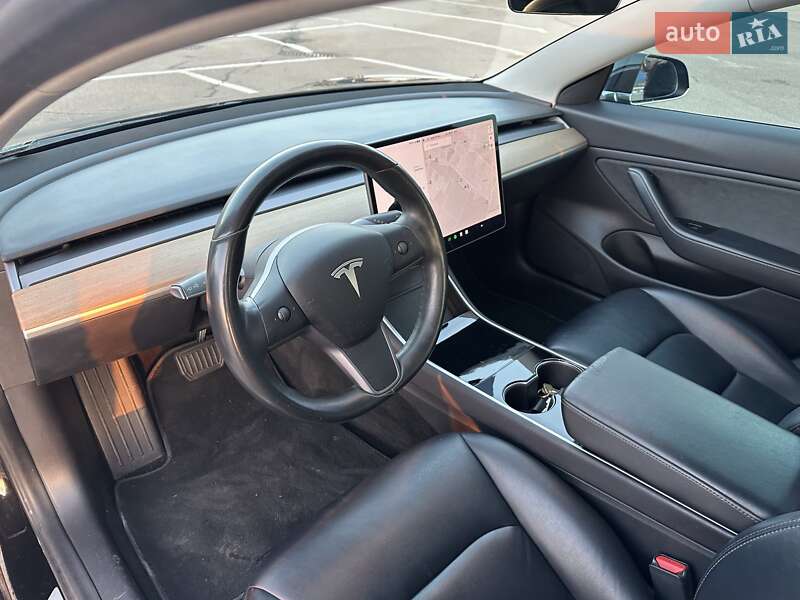 Седан Tesla Model 3 2019 в Рівному