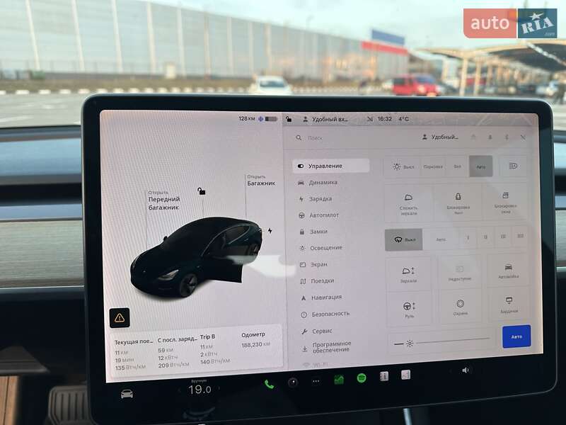 Седан Tesla Model 3 2019 в Рівному