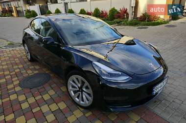 Седан Tesla Model 3 2022 в 