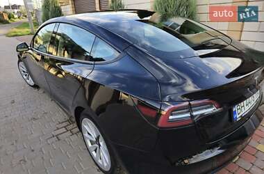 Седан Tesla Model 3 2022 в 