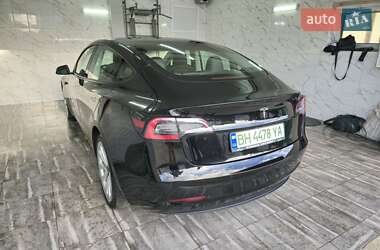 Седан Tesla Model 3 2022 в 