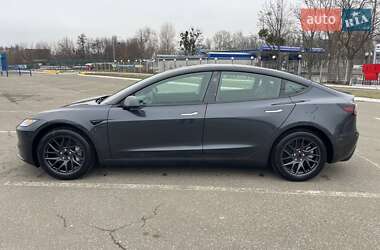 Седан Tesla Model 3 2024 в 