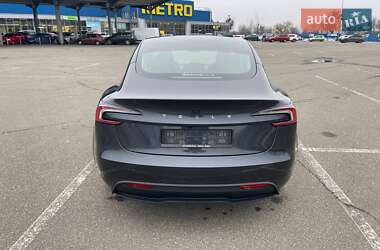 Седан Tesla Model 3 2024 в 
