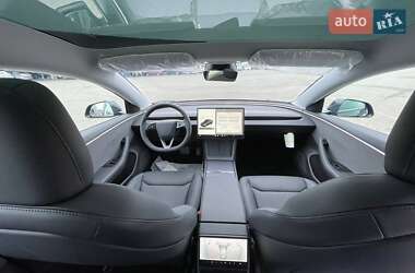 Седан Tesla Model 3 2024 в 