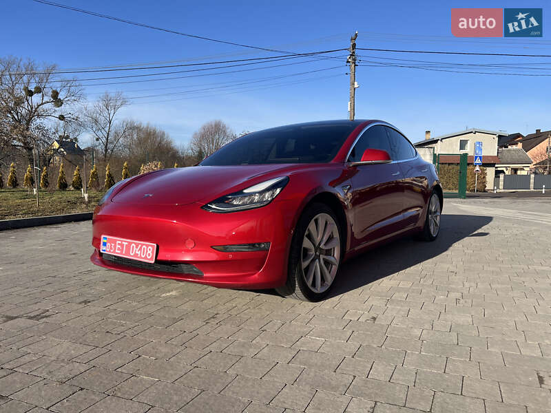 Седан Tesla Model 3 2018 в Львові