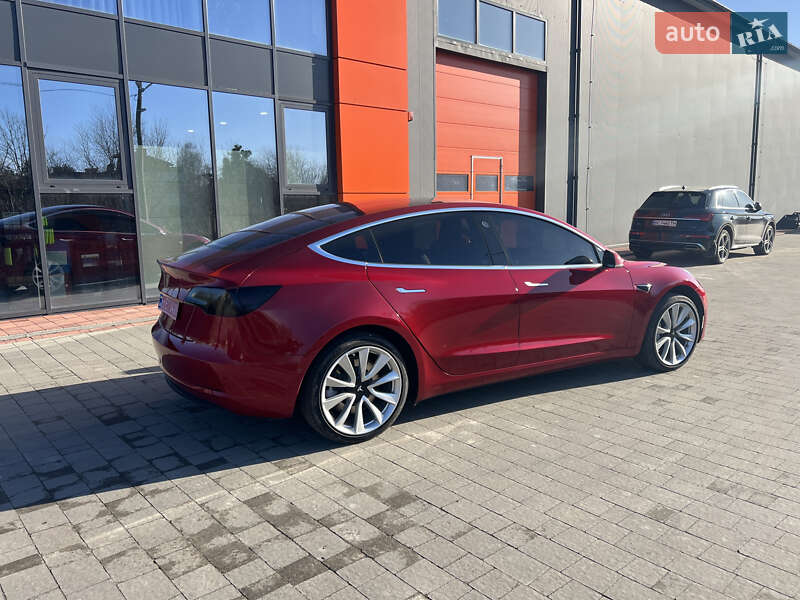 Седан Tesla Model 3 2018 в Львові