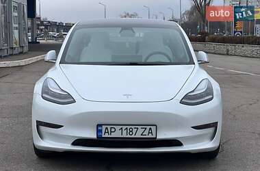 Седан Tesla Model 3 2020 в 